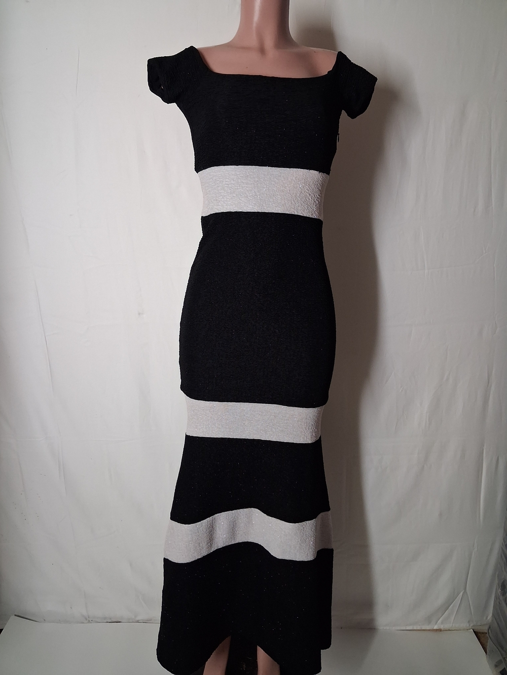 Xscape glitter mermaid dress in phantom black,size 4